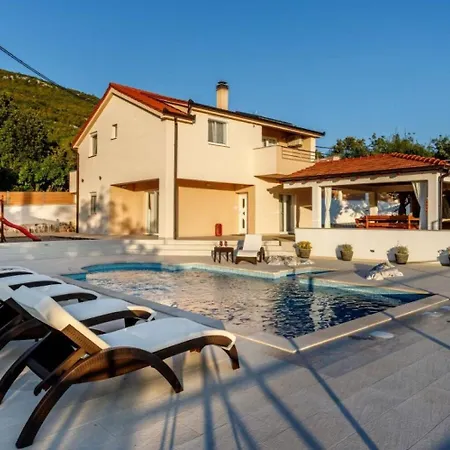 Jurica- Heated Pool